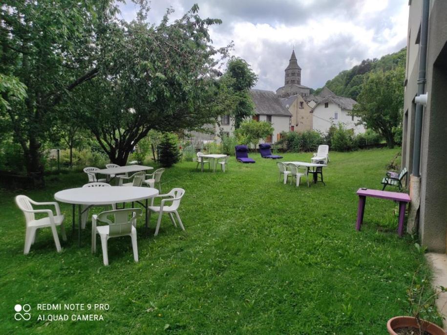 Lilas, Gite Saint Antoine, Orcival, Entre Sancy Et Volcans. Extérieur photo