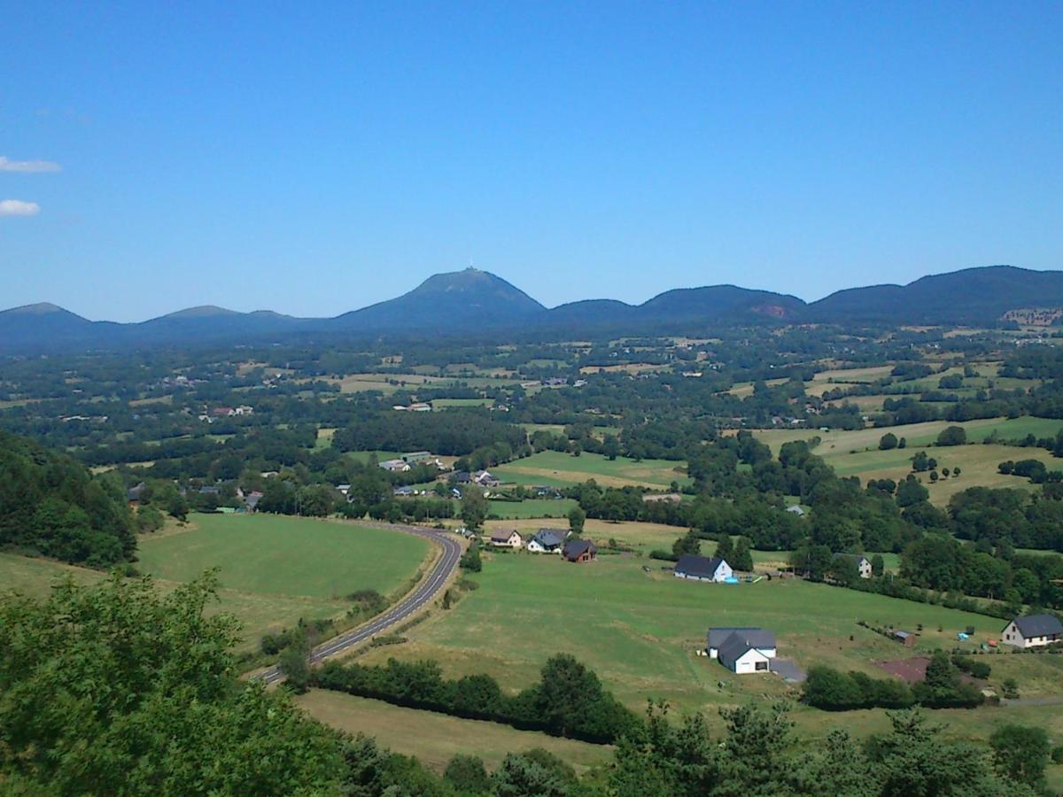 Lilas, Gite Saint Antoine, Orcival, Entre Sancy Et Volcans. Extérieur photo
